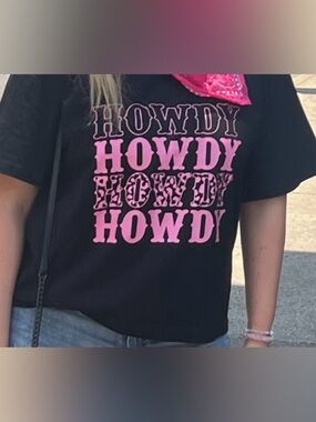 Women’s 'Howdy' Black Graphic Tee with Pink Print